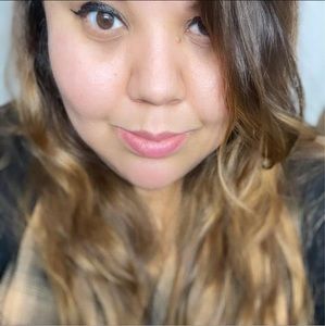 Meet your Posher, Adela